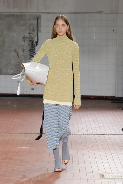 Look 23